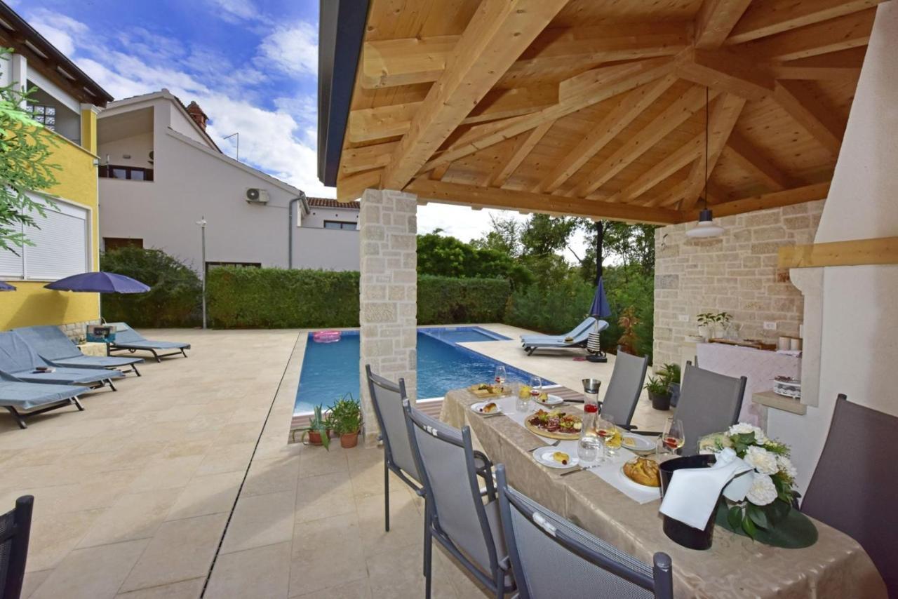 Apartments House Anna For Max 13 Persons In Porec, Pet Friendly Екстер'єр фото