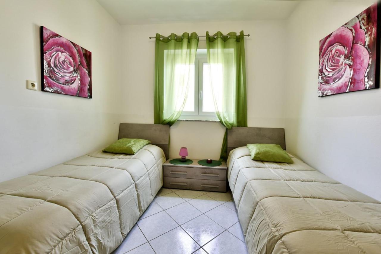 Apartments House Anna For Max 13 Persons In Porec, Pet Friendly Екстер'єр фото