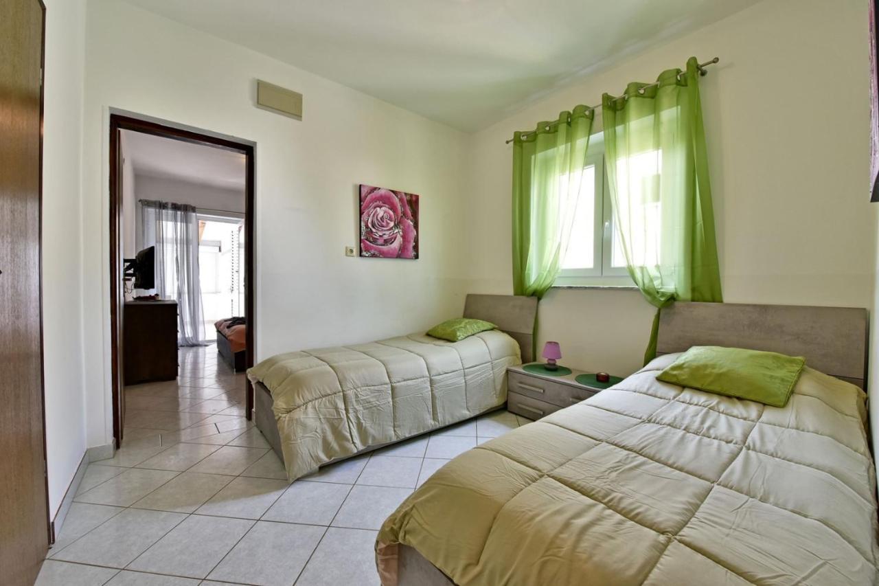 Apartments House Anna For Max 13 Persons In Porec, Pet Friendly Екстер'єр фото