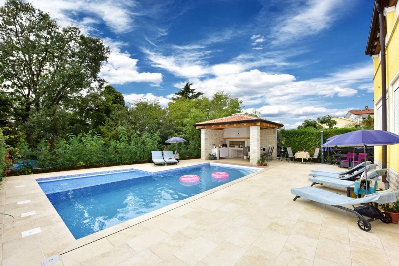 Apartments House Anna For Max 13 Persons In Porec, Pet Friendly Екстер'єр фото
