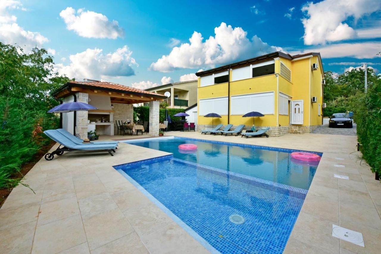Apartments House Anna For Max 13 Persons In Porec, Pet Friendly Екстер'єр фото