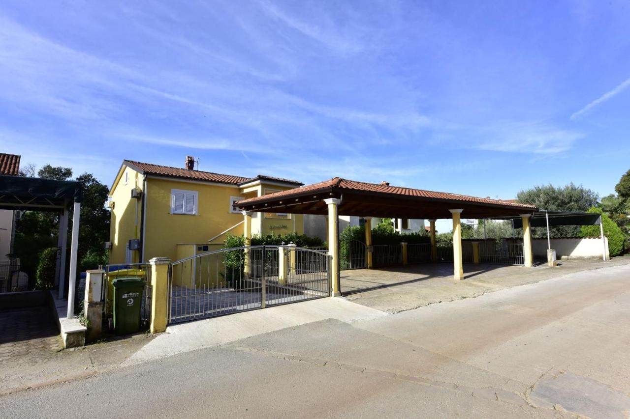 Apartments House Anna For Max 13 Persons In Porec, Pet Friendly Екстер'єр фото