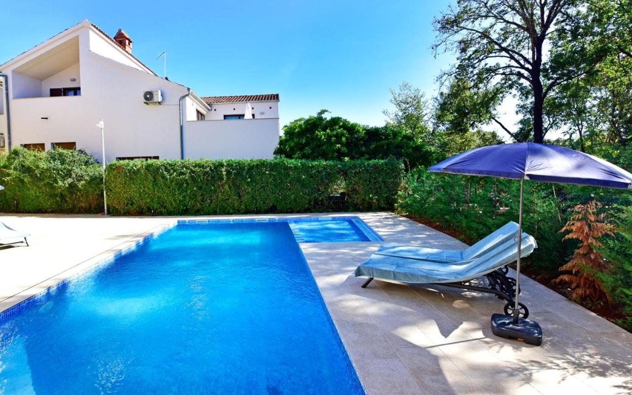Apartments House Anna For Max 13 Persons In Porec, Pet Friendly Екстер'єр фото