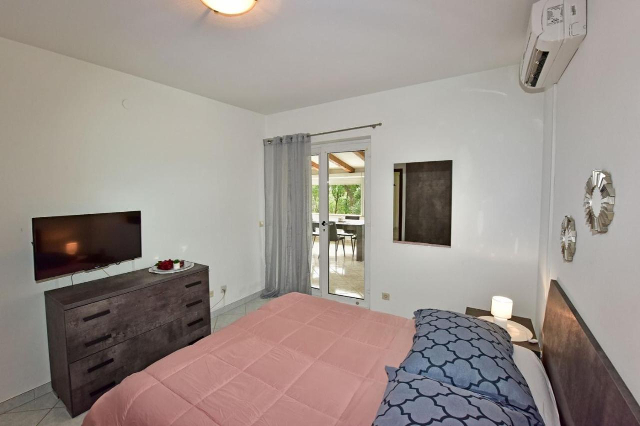 Apartments House Anna For Max 13 Persons In Porec, Pet Friendly Екстер'єр фото