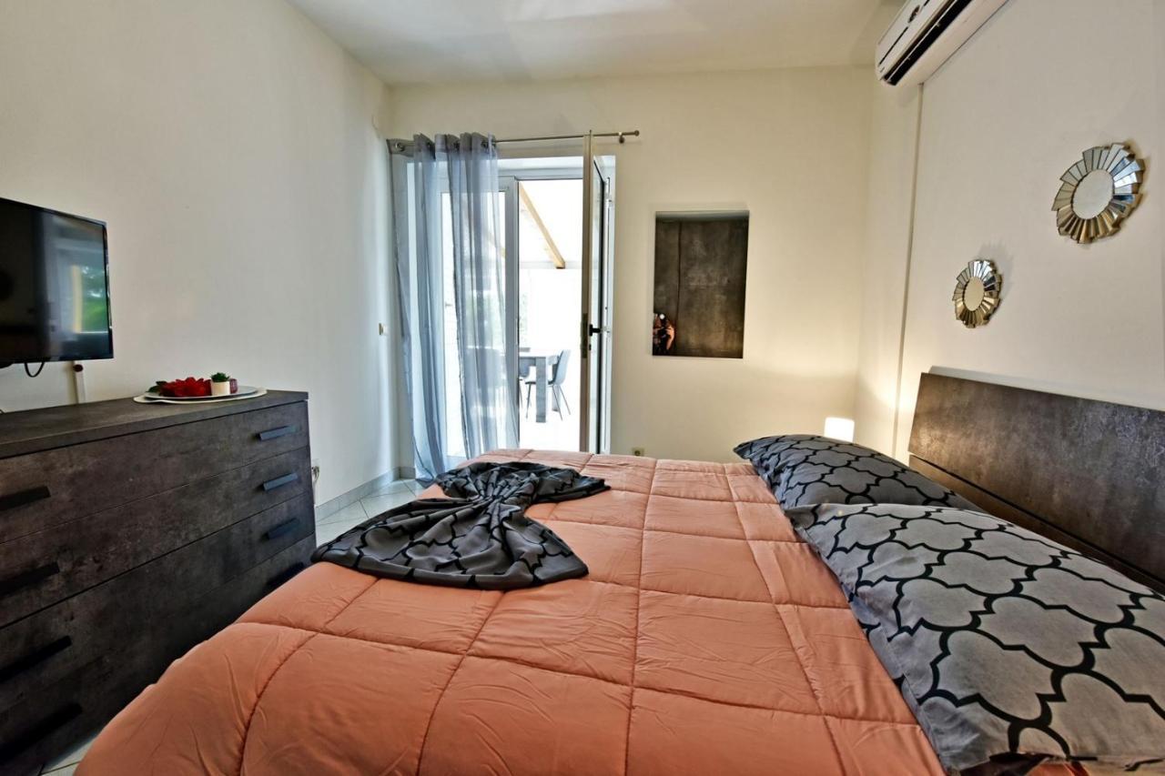 Apartments House Anna For Max 13 Persons In Porec, Pet Friendly Екстер'єр фото
