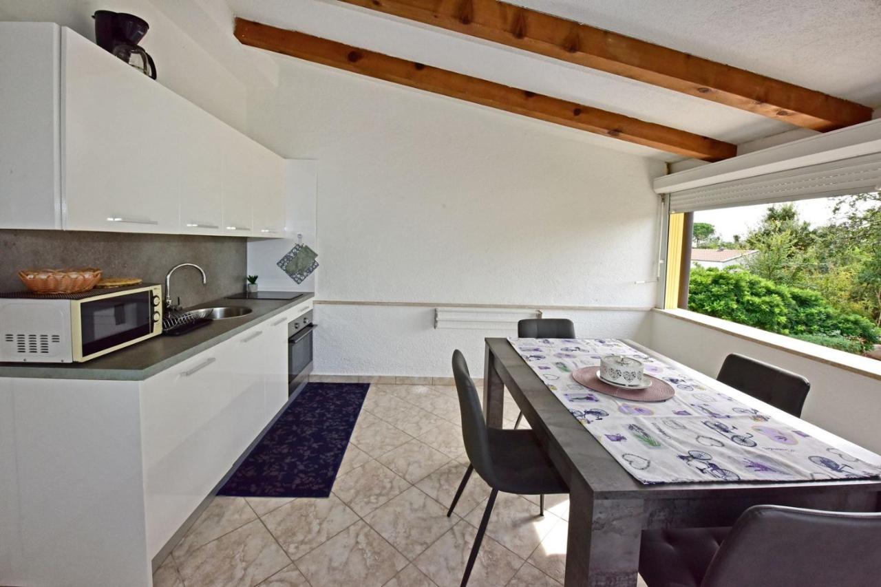 Apartments House Anna For Max 13 Persons In Porec, Pet Friendly Екстер'єр фото