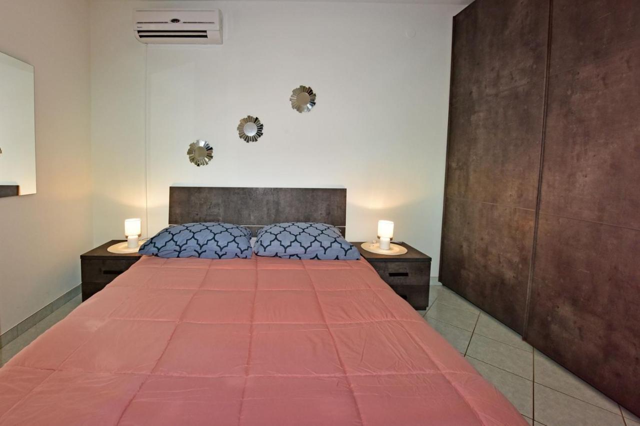 Apartments House Anna For Max 13 Persons In Porec, Pet Friendly Екстер'єр фото