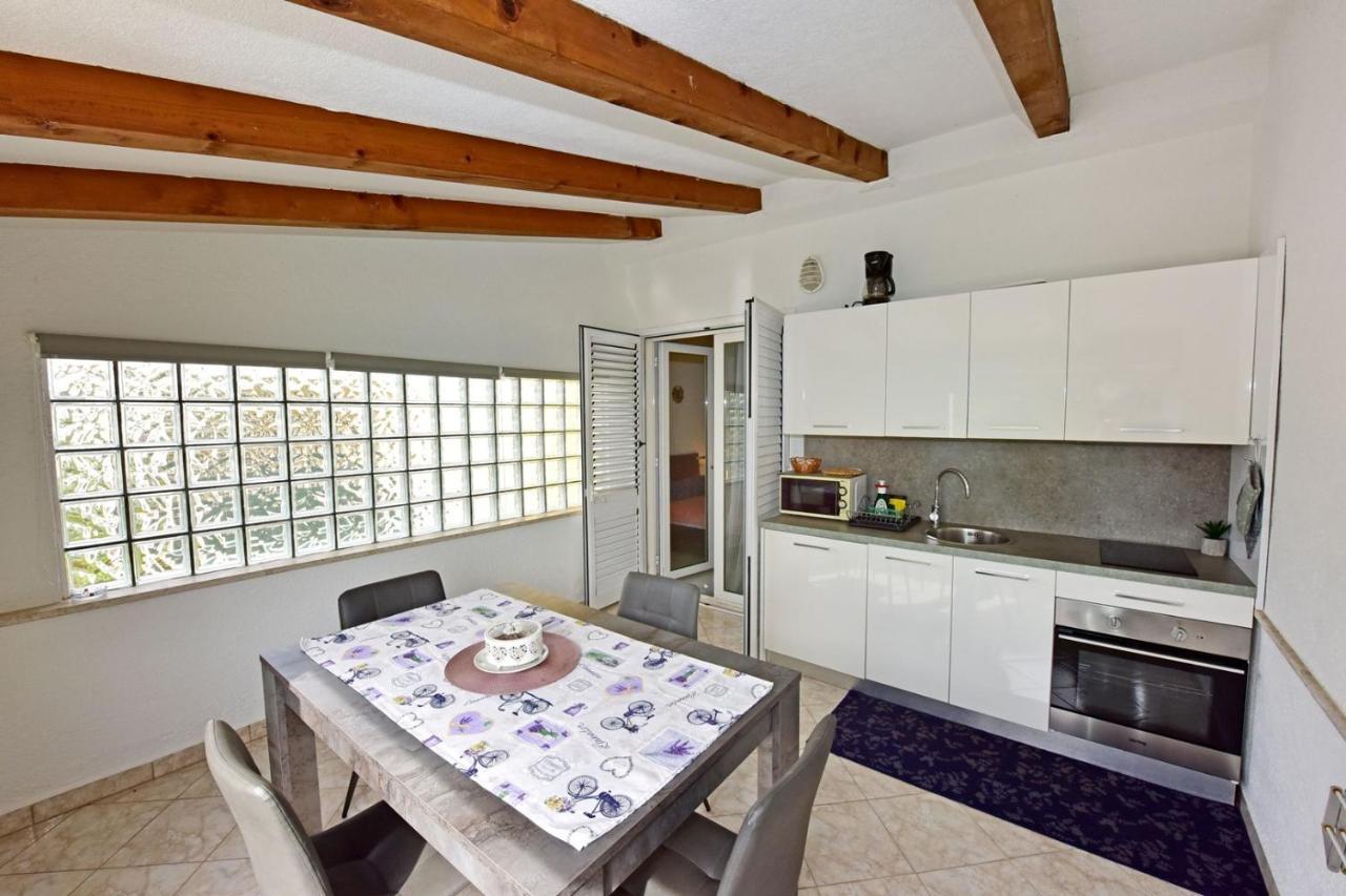 Apartments House Anna For Max 13 Persons In Porec, Pet Friendly Екстер'єр фото