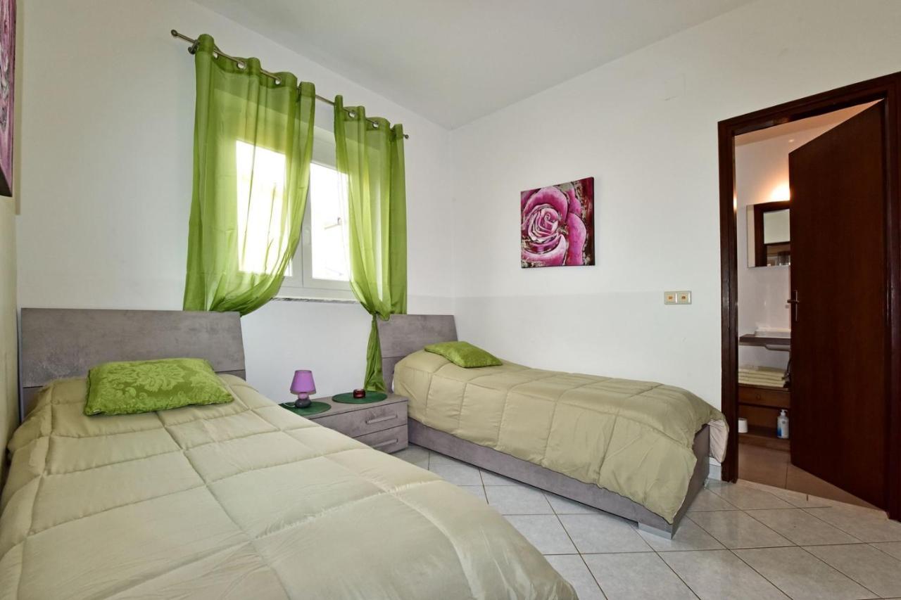 Apartments House Anna For Max 13 Persons In Porec, Pet Friendly Екстер'єр фото
